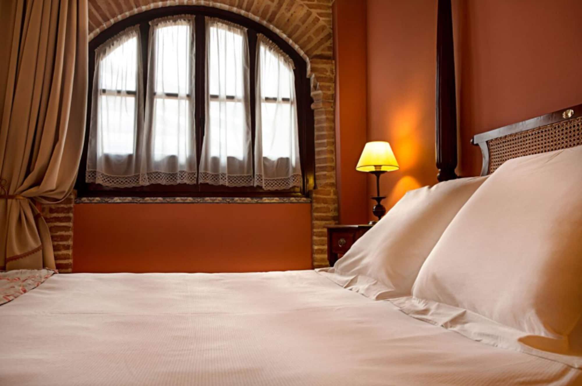 Hotel Alcazar De La Reina Carmona  Exteriör bild