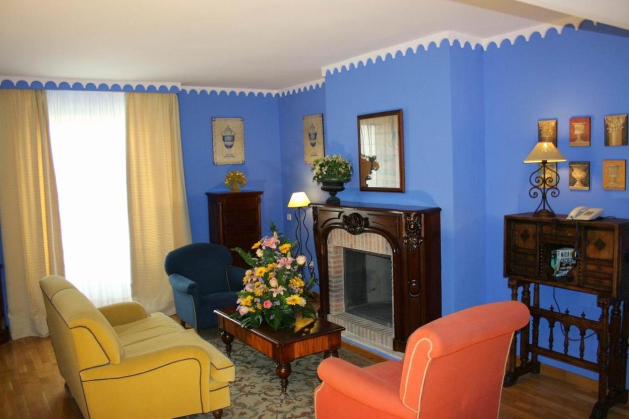 Hotel Alcazar De La Reina Carmona  Exteriör bild