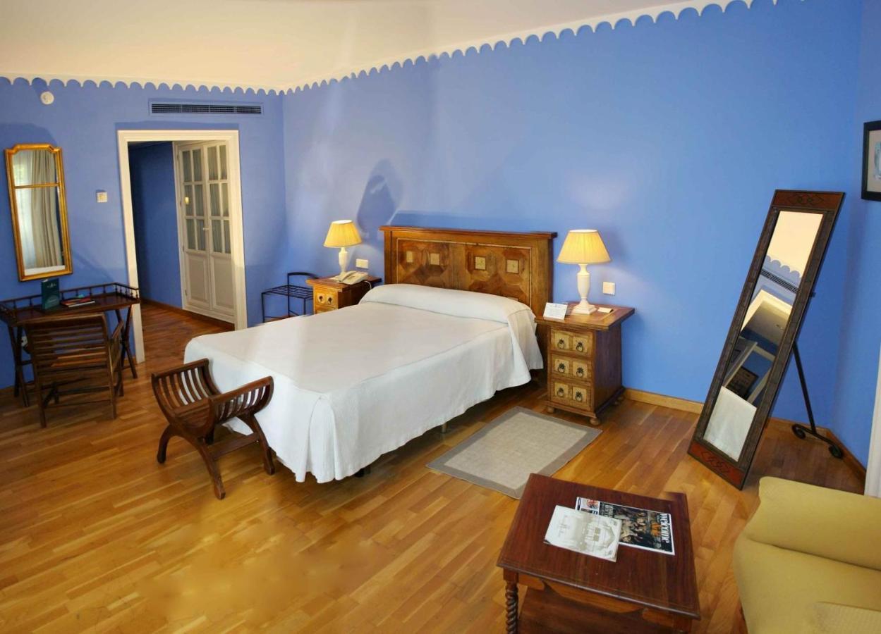 Hotel Alcazar De La Reina Carmona  Exteriör bild